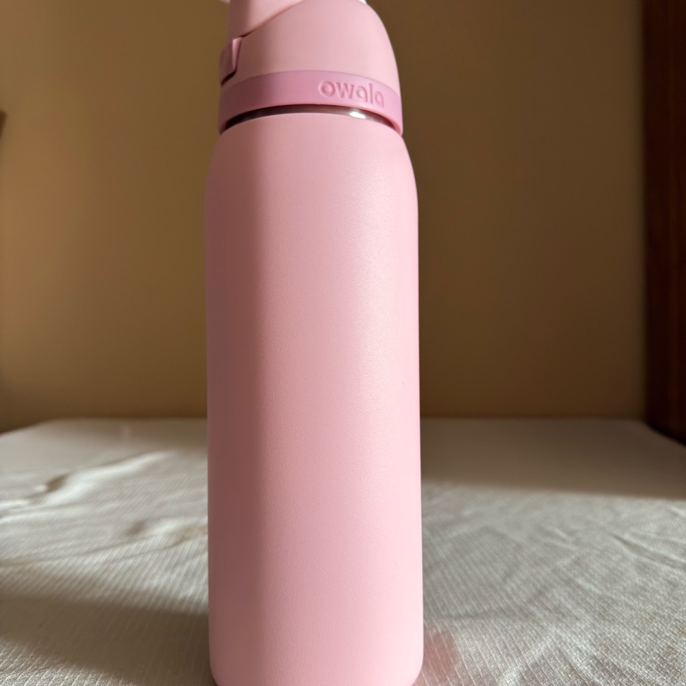 Pink Owala w Straw Lid